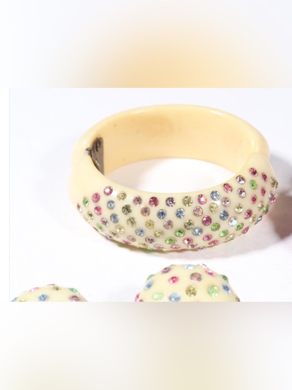 Vintage Ivory Crystal-Embellished Bangle Bracelet for Women